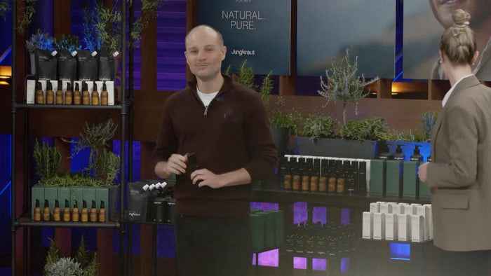 Jungkraut Team presenting skincare products on Höhle der Löwen Schweiz stage